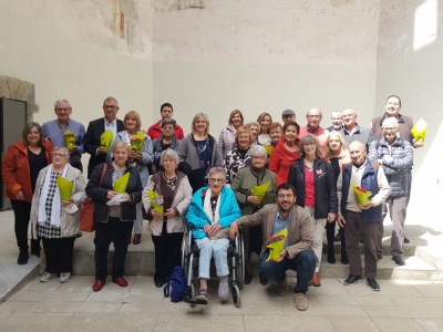 Participants en la lectura de poemes de Joan Fuster (Foto: Ajuntament de la Seu d'Urgell)