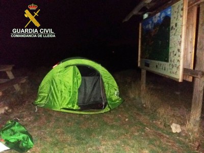 Una de les tendes de campanya denunciades a la reserva Nacional de Caça de Boumort (Foto: Guàrdia Civil)