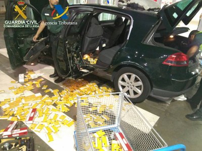 Tabac amagat en un doble fons (Foto: Guàrdia Civil)