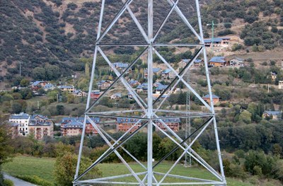 Una torre elèctrica a Sort (Foto: arxiu)