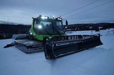 Màquina trepitjaneu híbrida a La Molina (Foto: FGC)