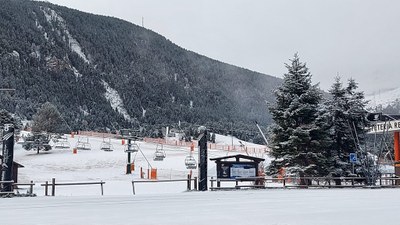 Nevada a peu de pistes de La Molina, aquest dilluns (Foto: La Molina)