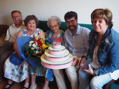 Felicitació a Rosario Castells Lluch pel seu 100 aniversari