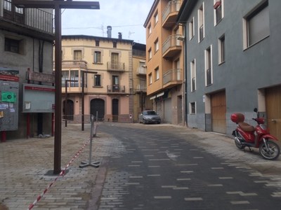 Entrada a la plaça de l'Arbre des del carrer del Doctor Robert