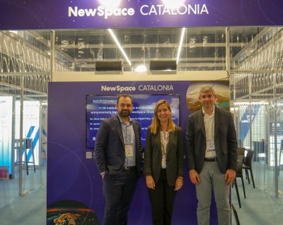 Maria Galindo, a l'estand de NewSpace Catalonia al congrés IAC 2024, a Milà (Foto: Dep. Polítiques Digitals)