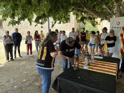 Traspàs de la Flama del Canigó per repartir-la a poblacions d'arreu de l'Alt Urgell i d'Andorra (Foto: RàdioSeu)