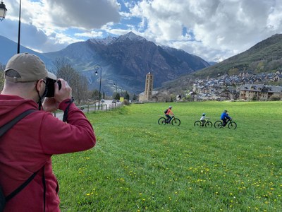 Preparació, a Taüll, d'un reportatge de 'Luxury Travelling' sobre el Pirineu català (Diputació de Lleida)