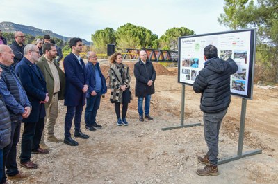 Visita d'Ester Capella a les obres de la nova via cicloturista entre Lleida i la Pobla de Segur (Foto: Dep. Territori)