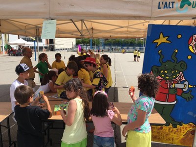 Infants jugant al pati de La Salle