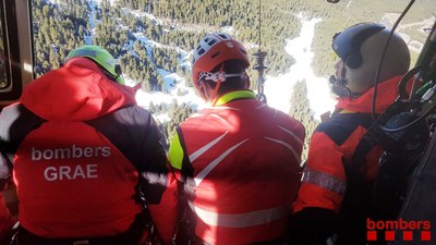 Rescat de muntanya amb helicòpter al Pirineu (Foto: Bombers / arxiu)
