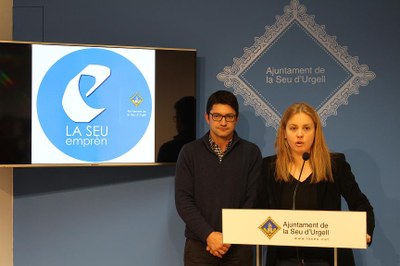 Mireia Font i Jordi Mas en la presentació dels ajuts a la promoció econòmica (Foto: Ajuntament de la Seu)