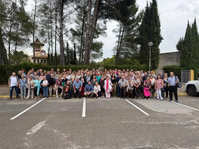 L'alcalde de la Seu d'Urgell, Joan Barrera, i la regidora de Persones Grans, Paqui Gómez, han participat a la sortida cultural amb les persones grans per commemorar el seu Dia Internacional (Foto: Ajuntament de la Seu d'Urgell)