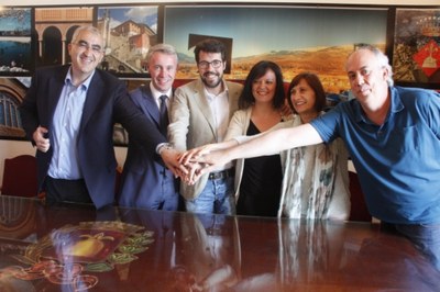Signatura, a Puigcerdà, del conveni del Conservatori de Música dels Pirineus