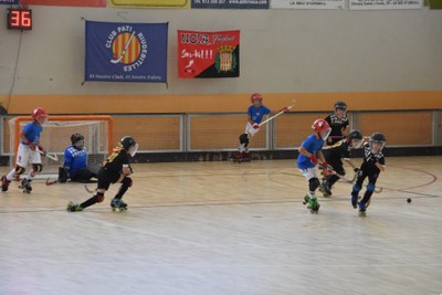 Primers partits del Campionat de Catalunya Benjamí d'hoquei, a la zona esportiva de la Seu d'Urgell