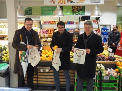 Josep M. Tost, Albert Batalla i Ricard Mateu estrenen les noves bosses compostables