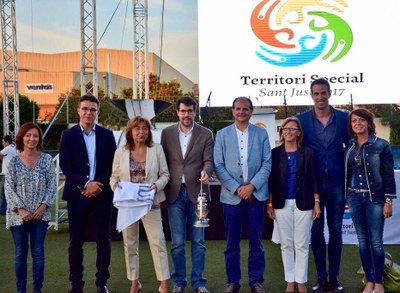 Moment del lliurament del Foc dels Special Olympics (Foto: Ajuntament de la Seu)