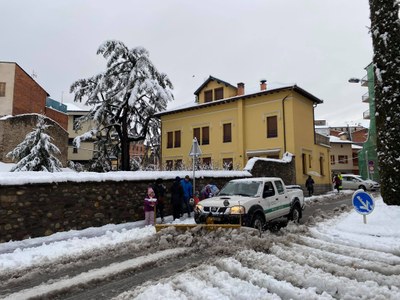 Treballs de neteja de la neu al Camí Ral de Cerdanya, a la Seu