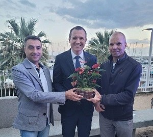 David Servat i Bernat Pubill recullen la distinció de la 4a Flor d'Honor, de mans d'Òscar Ordeig