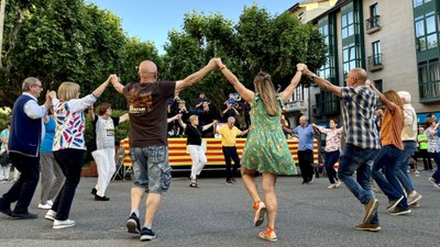 Ballada de sardanes a la plaça de Catalunya de la Seu d'Urgell