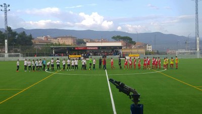 Inauguració de la gespa artificial del camp de Pedrasanta, amb el partit Tremp-Oliana (Foto: CF Tremp)