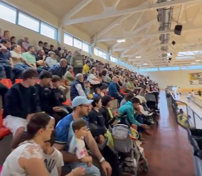 El Poliesportiu de la Seu, ple aquest diumenge per al partit de l'Atlètic Club amb el Maristes Montserrat Lleida (Imatge: Atlètic Club La Seu)