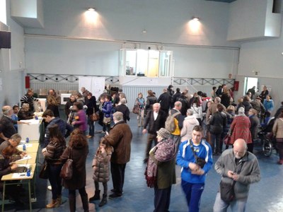 9-N - Votació a l'Institut Joan Brudieu