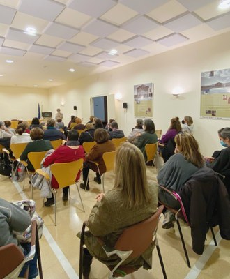 Xerrada sobre les dones al Pirineu avui (@Aj_Oliana)