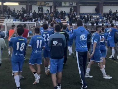 La Seu FC celebra amb l'afició la victòria contra la UE Tàrrega (Imatge: @laseufc)