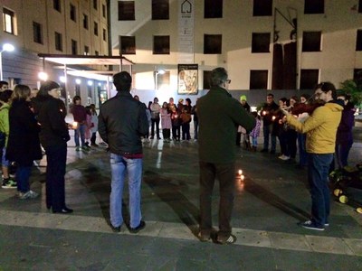 Minut de silenci al Centre Cultural Les Monges