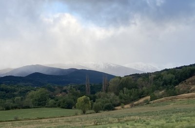 El Puigpedrós nevat, vist des d'Isòvol, aquest dilluns