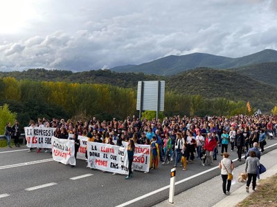 Sortida de la manifestació de la vaga general des de la carretera N-145