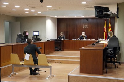 Judici a un home acusat de maltractament a la seva parella a Tremp (Foto: ACN)