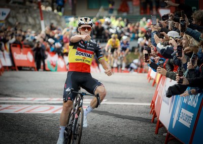 Remco Evenepoel creua la meta de la tercera etapa de la Vuelta, a Arinsal (Foto: Govern d'Andorra)