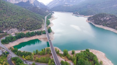 Estat actual del pantà d'Oliana a vista de dron (Foto: @marcverum / @lasequeradel22)
