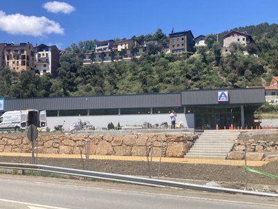 Treballs d’urbanització al voltant del nou supermercat Aldi de la Seu, aquest dijous