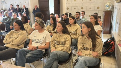 La sala de plens, durant la recepció de l'Ajuntament al Cadí La Seu 2025-2026 (Foto: RàdioSeu)