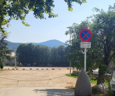 El camp de terra de Doctor Peiró, aquest dimarts, amb l'accés tancat (Foto: Junts per la Seu)