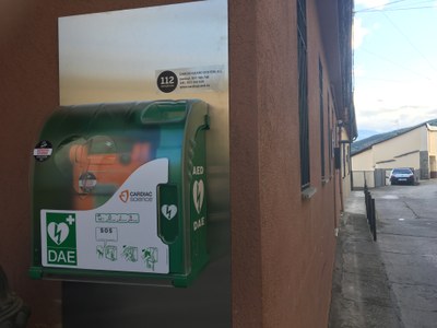 Nou desfibril.lador a Castellciutat, davant dels estudis de RàdioSeu