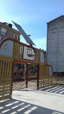 Acte vandàlic a la plaça Joan Sansa (Foto: F. Esteruelas)
