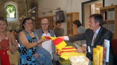 Diada Nacional de Catalunya - Repartiment de senyeres
