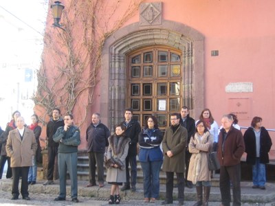 Concentració silenciosa davant l'Ajuntament de la Seu