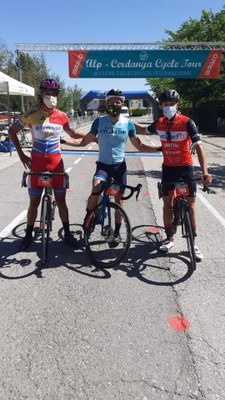 Primers ciclistes a completar la ruta Medial de l'Alp Cerdanya Cycle Tour 2020 (Foto: @cerdanyacycle)