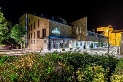Exterior del Parador de Turisme de la Seu d'Urgell (Foto: Paradores / arxiu)