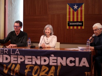 Tomàs Torrent i Dolors Feliu, a l'acte de presentació a la Seu d'Urgell de la Llista Cívica impulsada per l'ANC (Foto: Santi Miarnau)