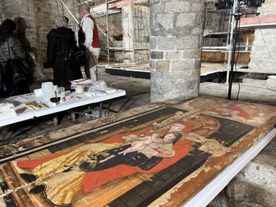 Detall d'un fragment de retaule de Sant Climent de Taüll que s'està restaurant (Foto: ACN/Marta Lluvich)
