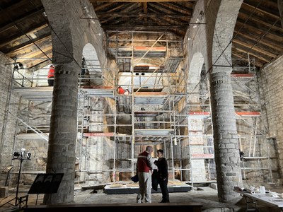Els absis de Sant Climent de Taüll plens de bastides per les obres de conservació que s'estan fent a les pintures murals (Foto: ACN/Marta Lluvich)