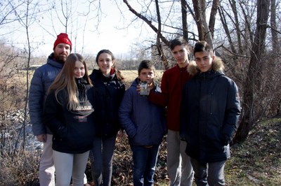 Una part dels alumnes de l'Institut La Valira que han desenvolupat l'app 'Flying' (Foto: ACN)