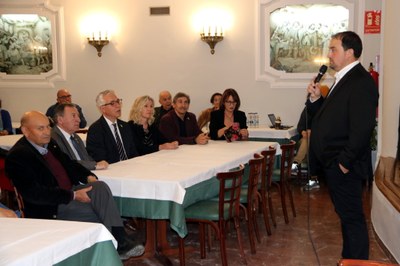 El president de l'associació APAT, Josep Palau, durant el seu parlament a la 4a Nit del Turisme del Pallars Jussà (Foto: ACN)
