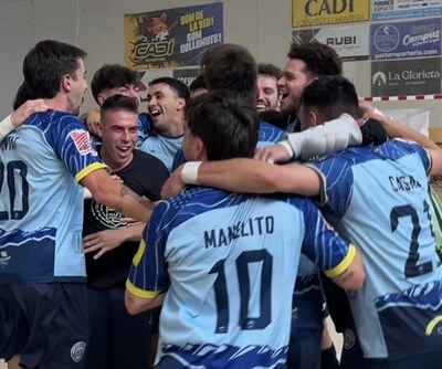 L'Atlètic Club La Seu celebra l'ascens a Tercera Nacional de futbol sala (Foto: RàdioSeu)