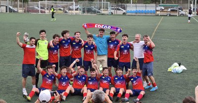 El juvenil A de l'EDFOR celebra l'ascens a Primera Catalana (Foto: EDFOR)
